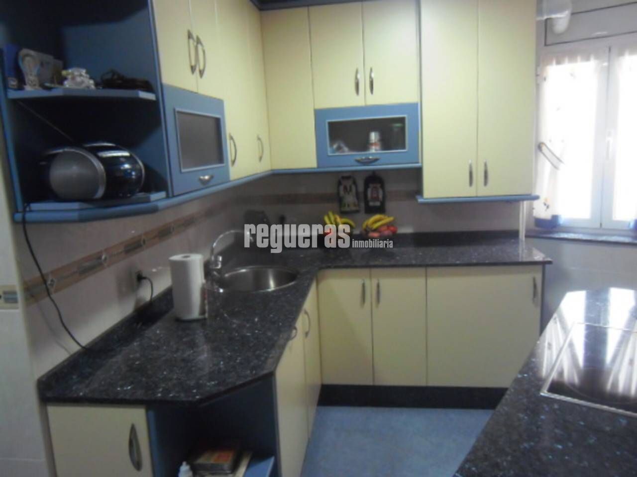 Cocina de Piso en venta en Avilés con Calefacción, Parquet y Trastero
