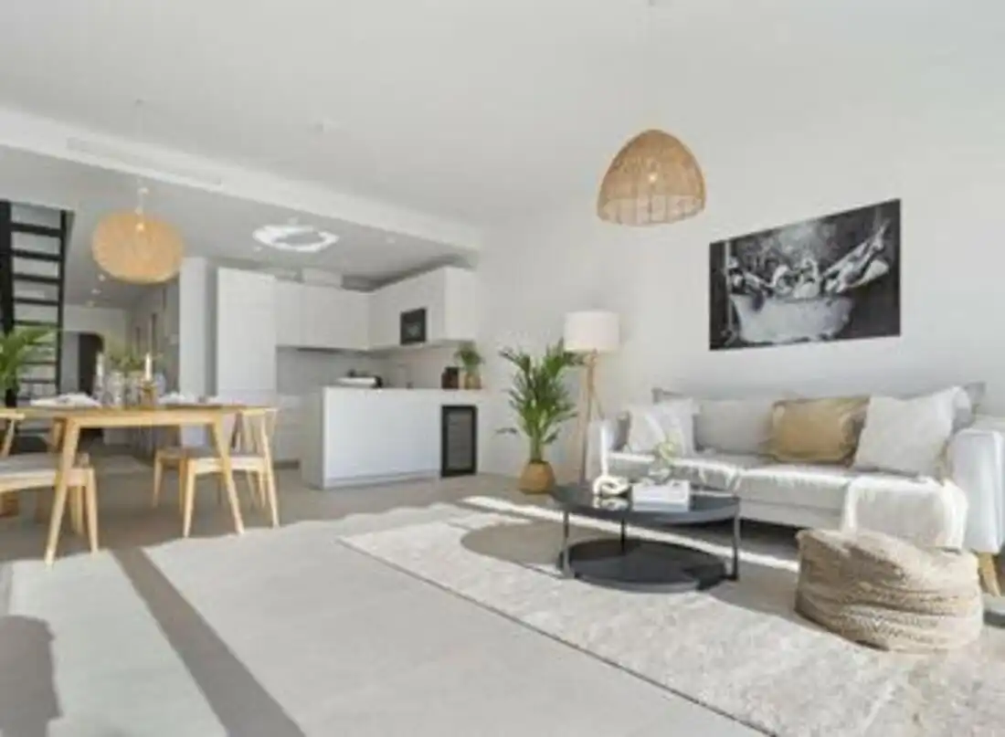 Wohnzimmer von Einfamilien-Reihenhaus zum Verkauf in Marbella mit Klimaanlage, Terrasse und Balkon