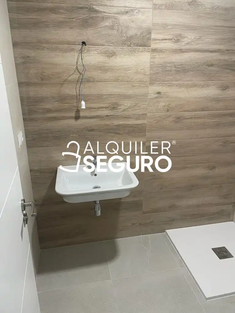 Bathroom of Flat for rent in Villalbilla  with Air Conditioner, Heating and Terrace