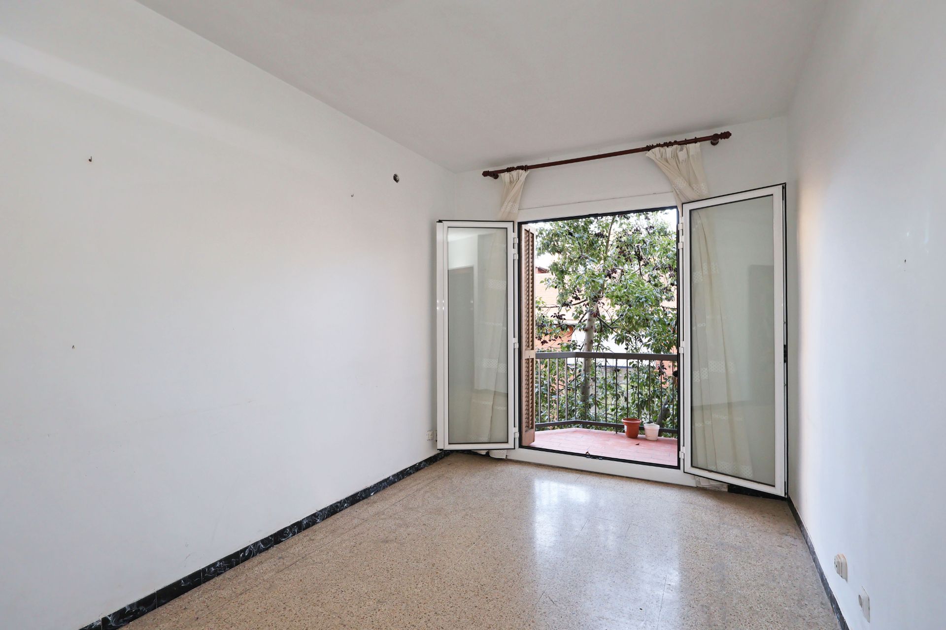 Habitación de Piso en venta en  Barcelona Capital con Horno y Balcón