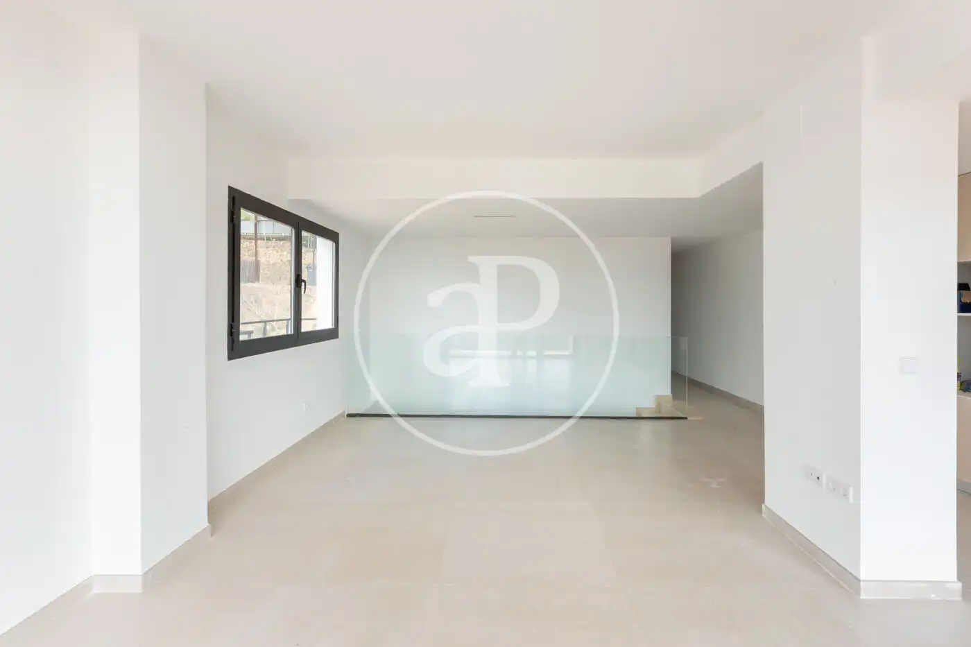 Sala d'estar de Casa adosada en venda en Chiva amb Aire condicionat, Calefacció i Jardí privat