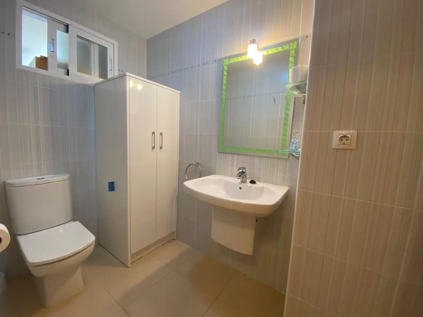 Baño de Apartamento de alquiler en Águilas con Aire acondicionado, Calefacción y Trastero