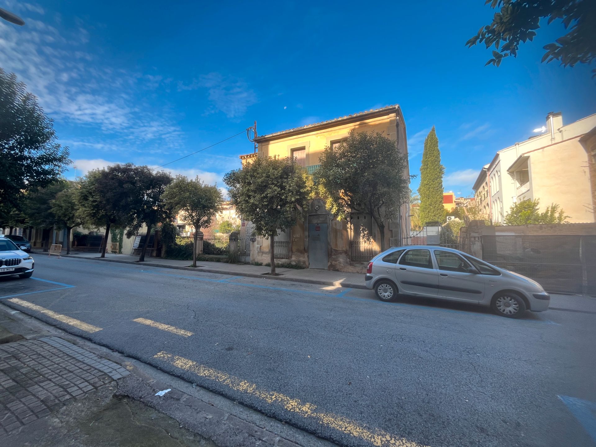 Exterior view of Building for sale in Banyoles
