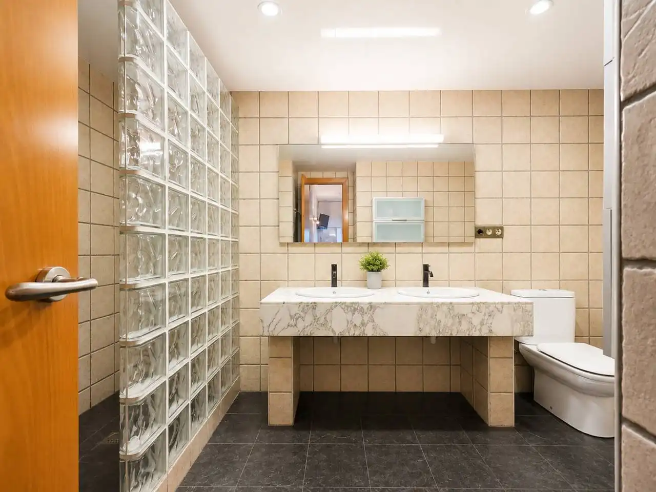 Bathroom of Flat for rent in Manresa  with Air Conditioner, Heating and Parquet flooring
