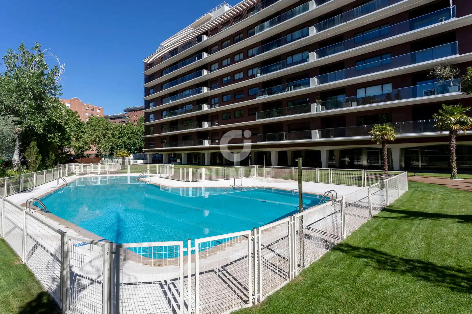 Piscina de Piso en venta en Madrid con Calefacción, Jardín privado y Piscina