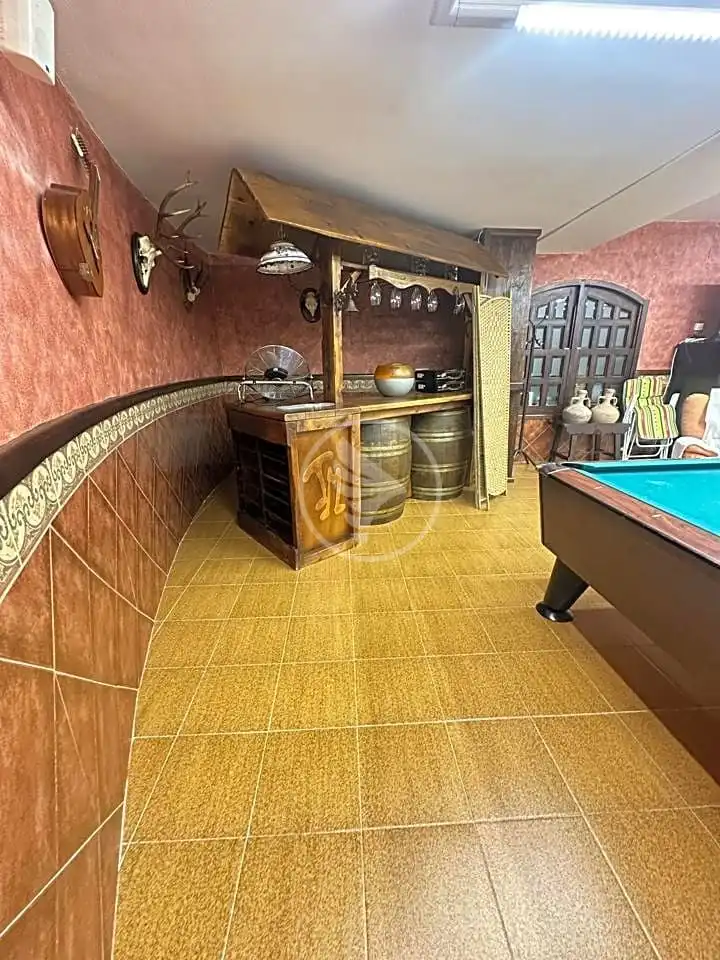 Casa o xalet en venda en Linares amb Aire condicionat, Calefacció i Jardí privat