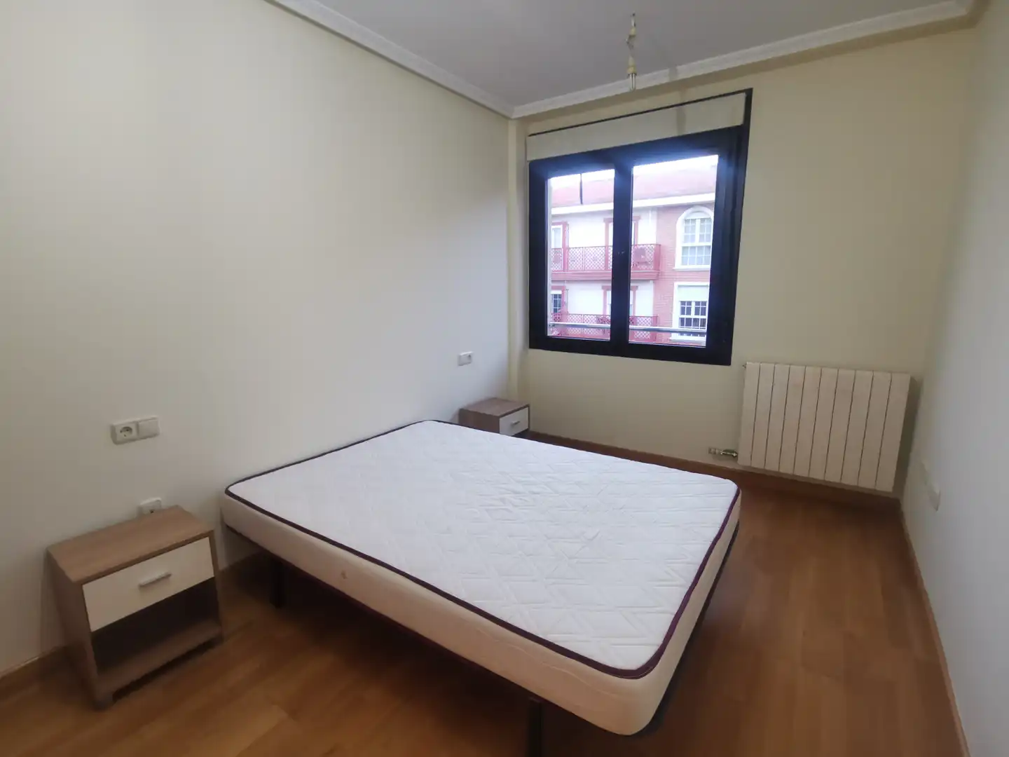 Schlafzimmer von Wohnung zum Verkauf in Salamanca mit Heizung, Parkett und Ofen