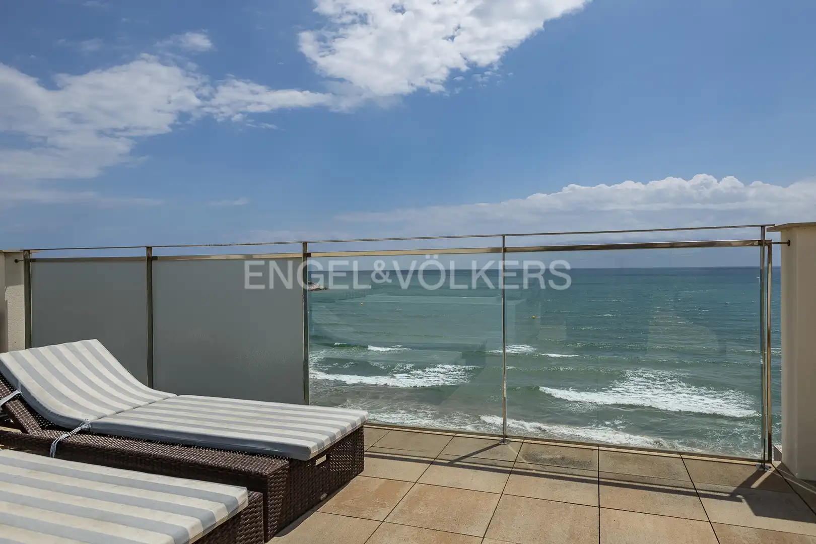 Terrace of Duplexes for sale in Sitges  with Air Conditioner, Heating and Parquet flooring