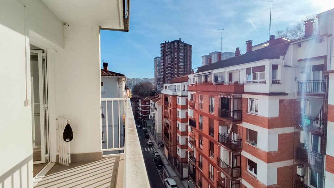 Flat for rent in Azkuene Kalea, Pasaia