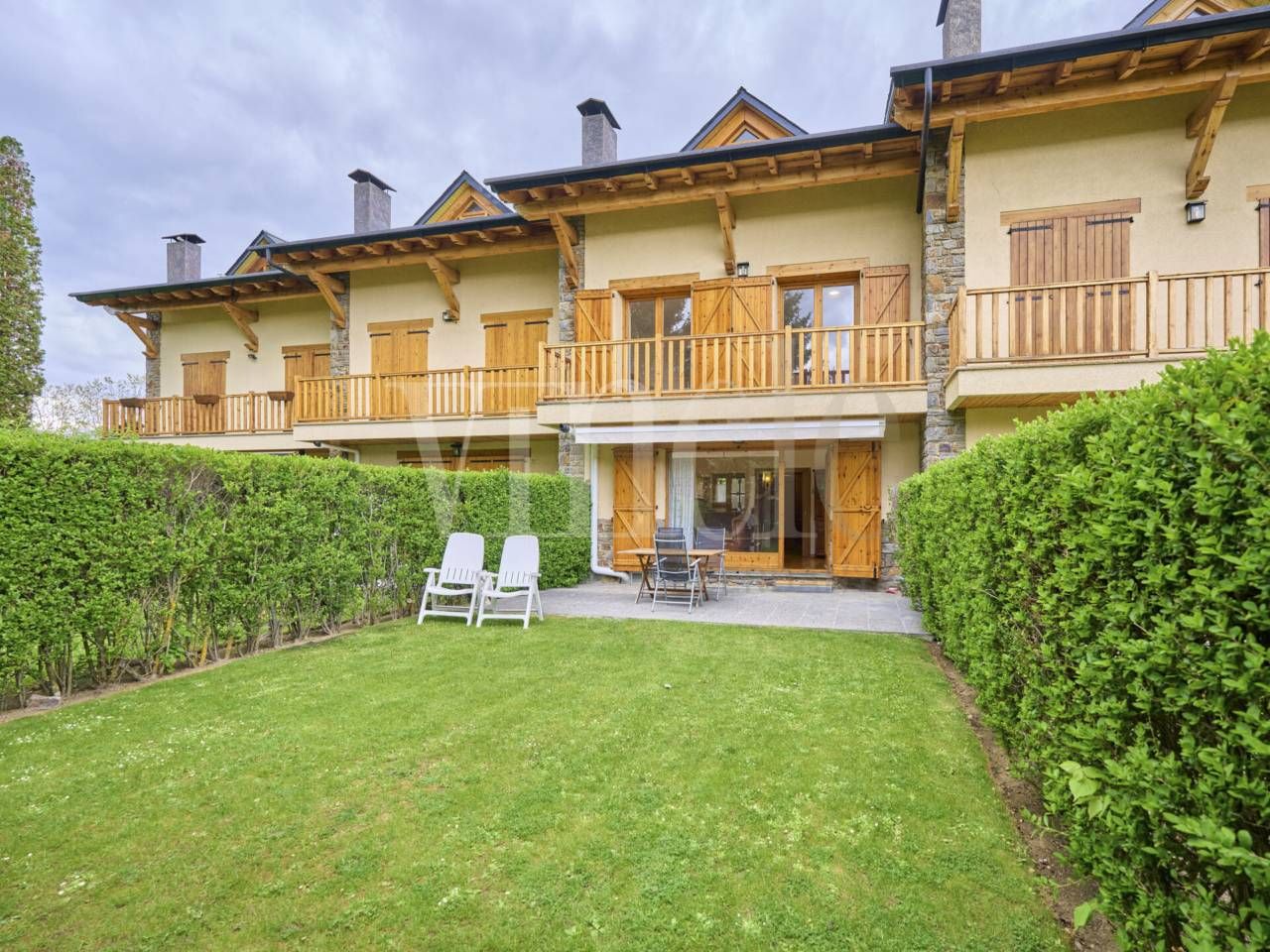 Garden of Single-family semi-detached for sale in Puigcerdà  with Heating, Private garden and Terrace