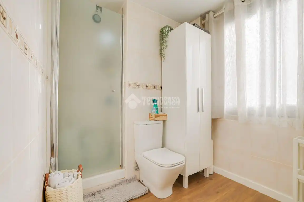 Bathroom of Flat for sale in Ripollet  with Air Conditioner, Heating and Terrace