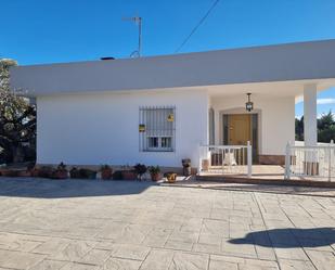 Vista exterior de Casa o xalet de lloguer en Elche / Elx amb Terrassa i Piscina