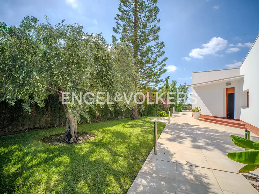 Terrassa de Casa o xalet en venda en Elche / Elx amb Aire condicionat, Calefacció i Jardí privat