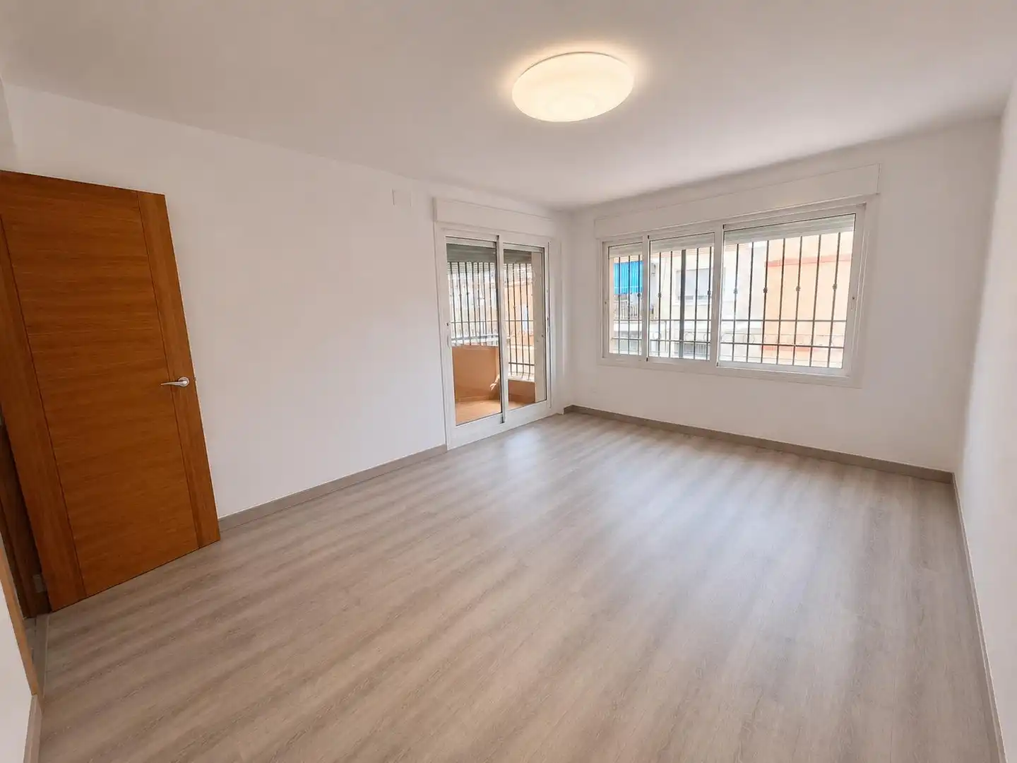 Dormitori de Pis en venda en Alzira amb Aire condicionat, Terrassa i Moblat
