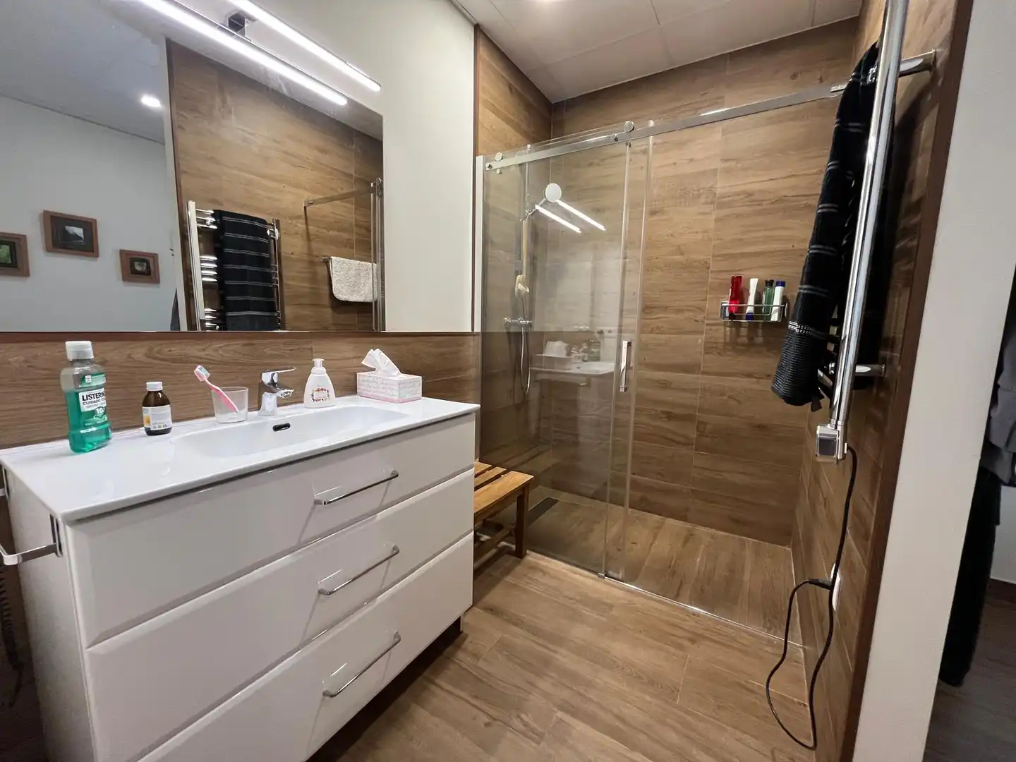 Bathroom of Houses for sale in Palomares del Río  with Air Conditioner, Private garden and Swimming Pool