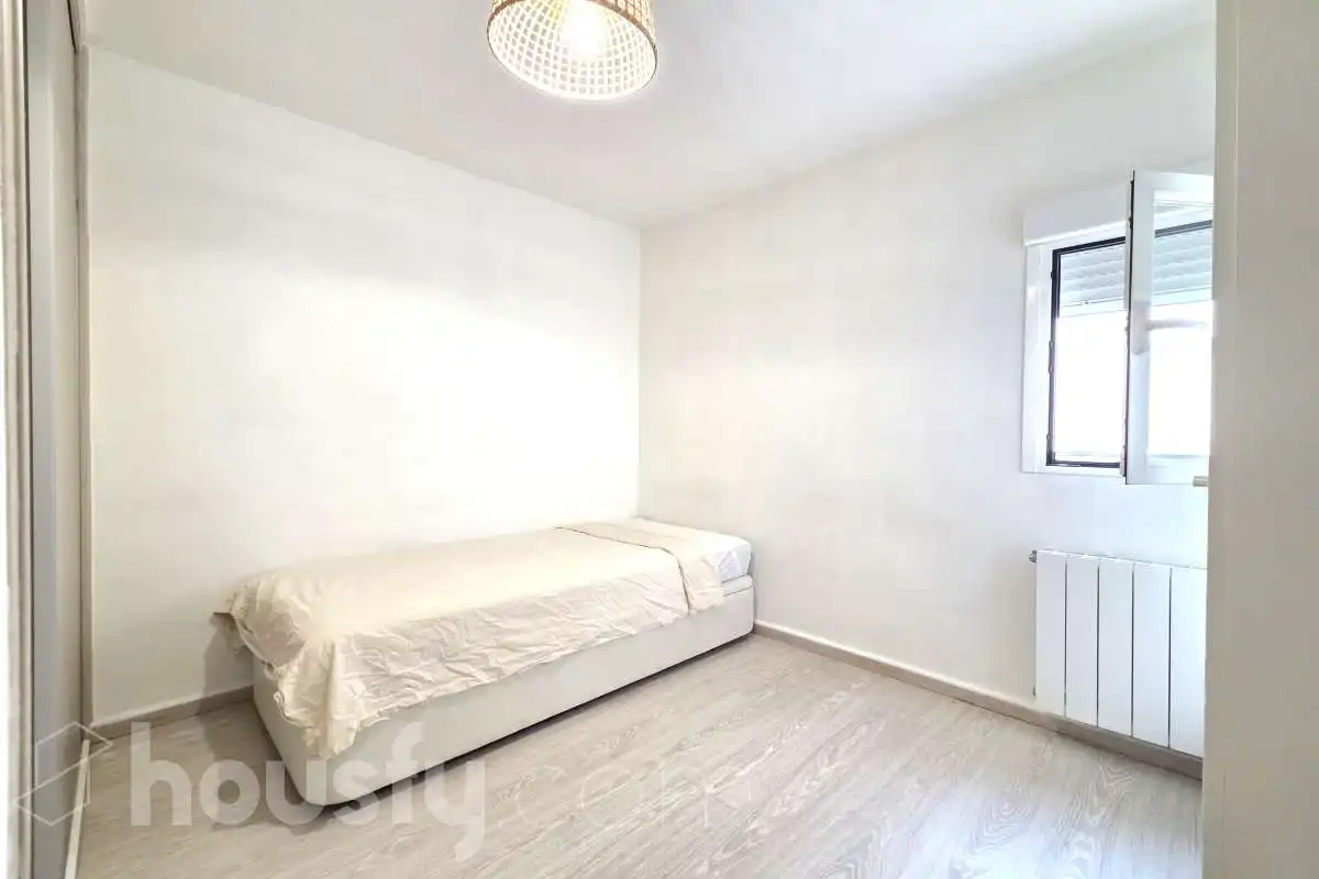 Schlafzimmer von Wohnung zur Miete in Madrid mit Klimaanlage, Heizung und Möbliert