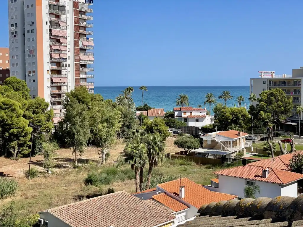 Schlafzimmer von Wohnungen zur Miete in Benicasim / Benicàssim mit Klimaanlage, Privatgarten und Terrasse