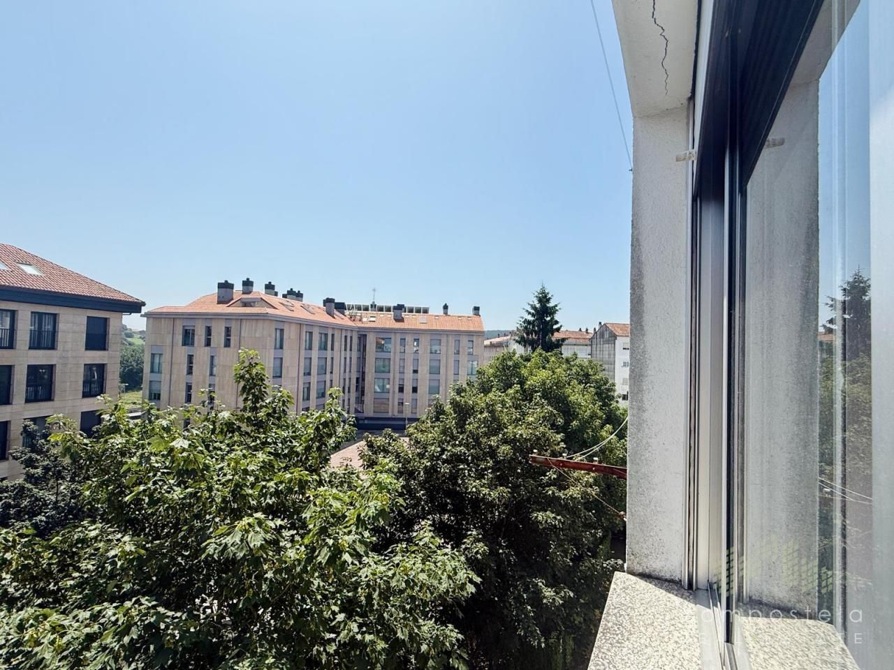 Exterior view of Flat for sale in Santiago de Compostela   with Heating, Parquet flooring and Storage room