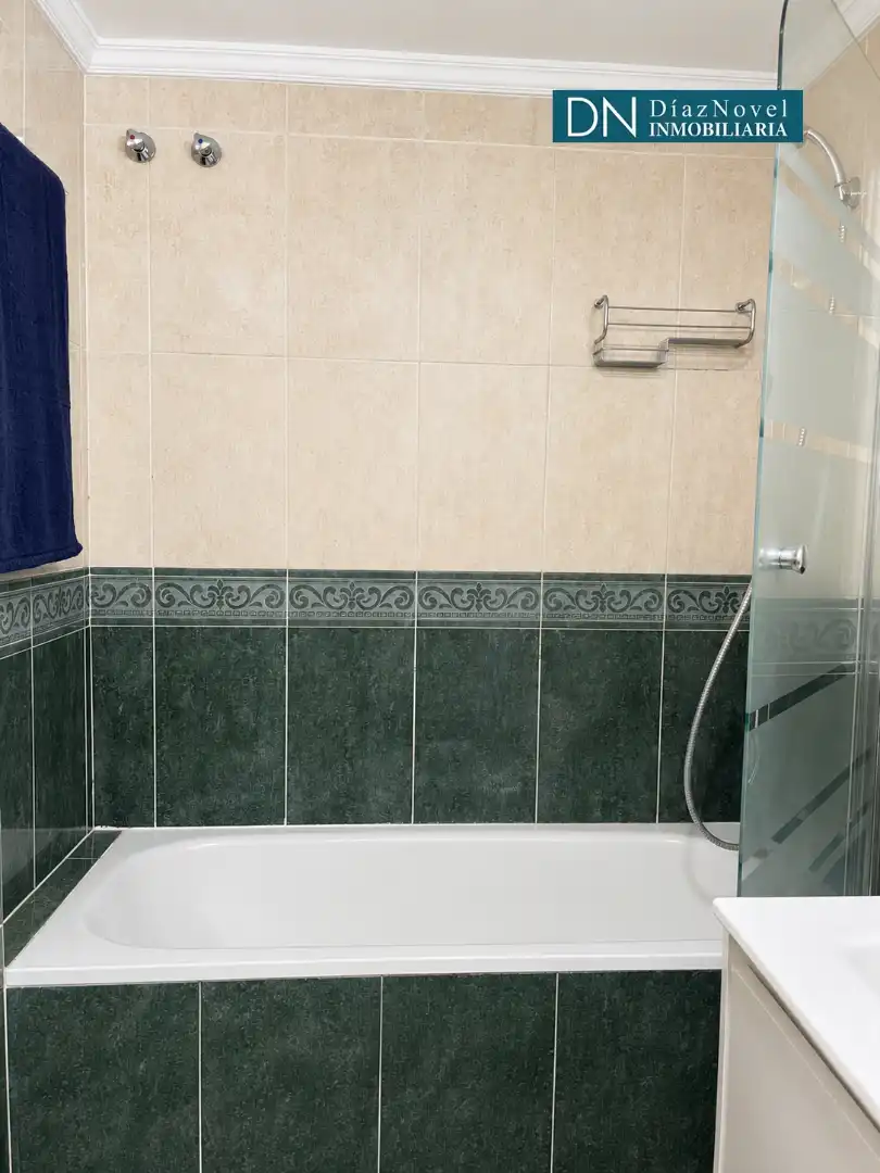Baño de Piso de alquiler en Rincón de la Victoria con Aire acondicionado, Terraza y Amueblado