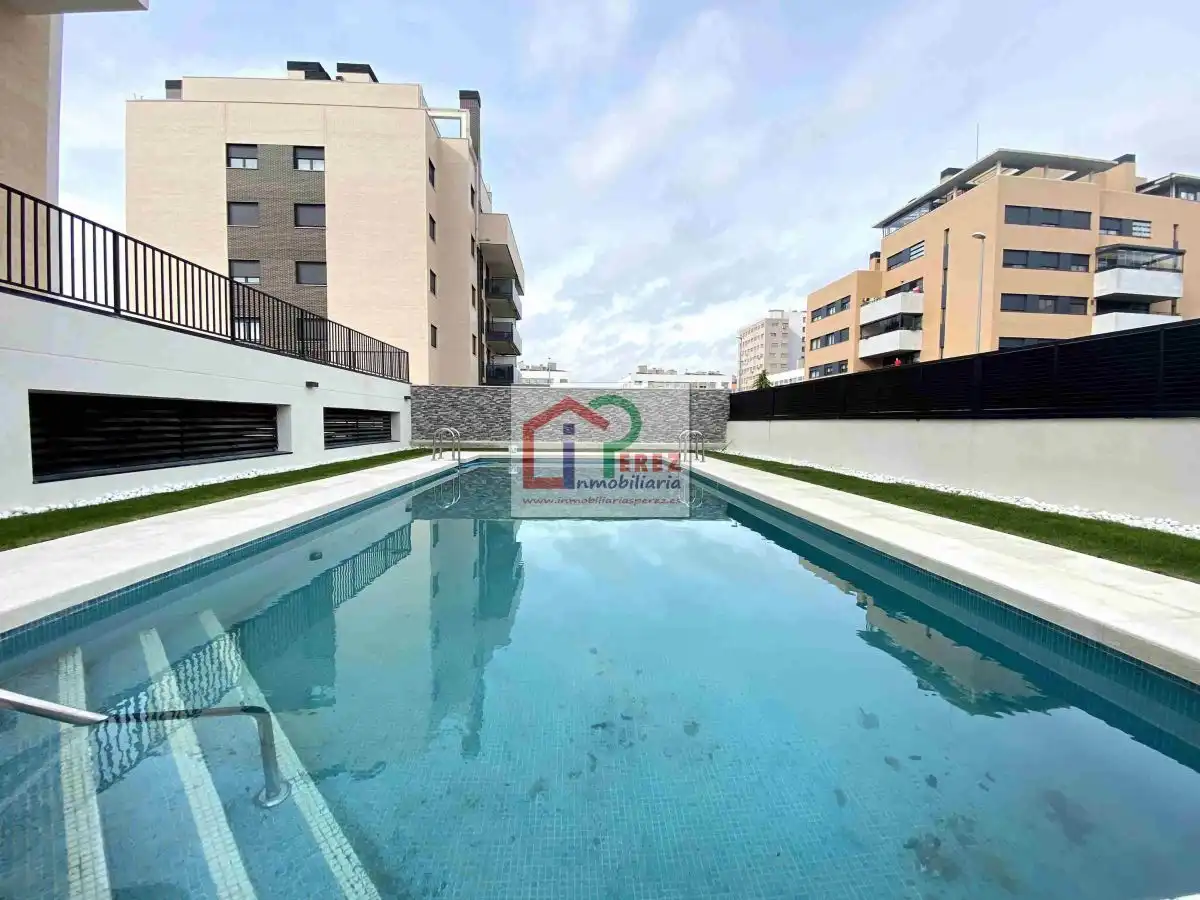 Piscina de Pis de lloguer en Fuenlabrada amb Terrassa, Traster i Domòtica