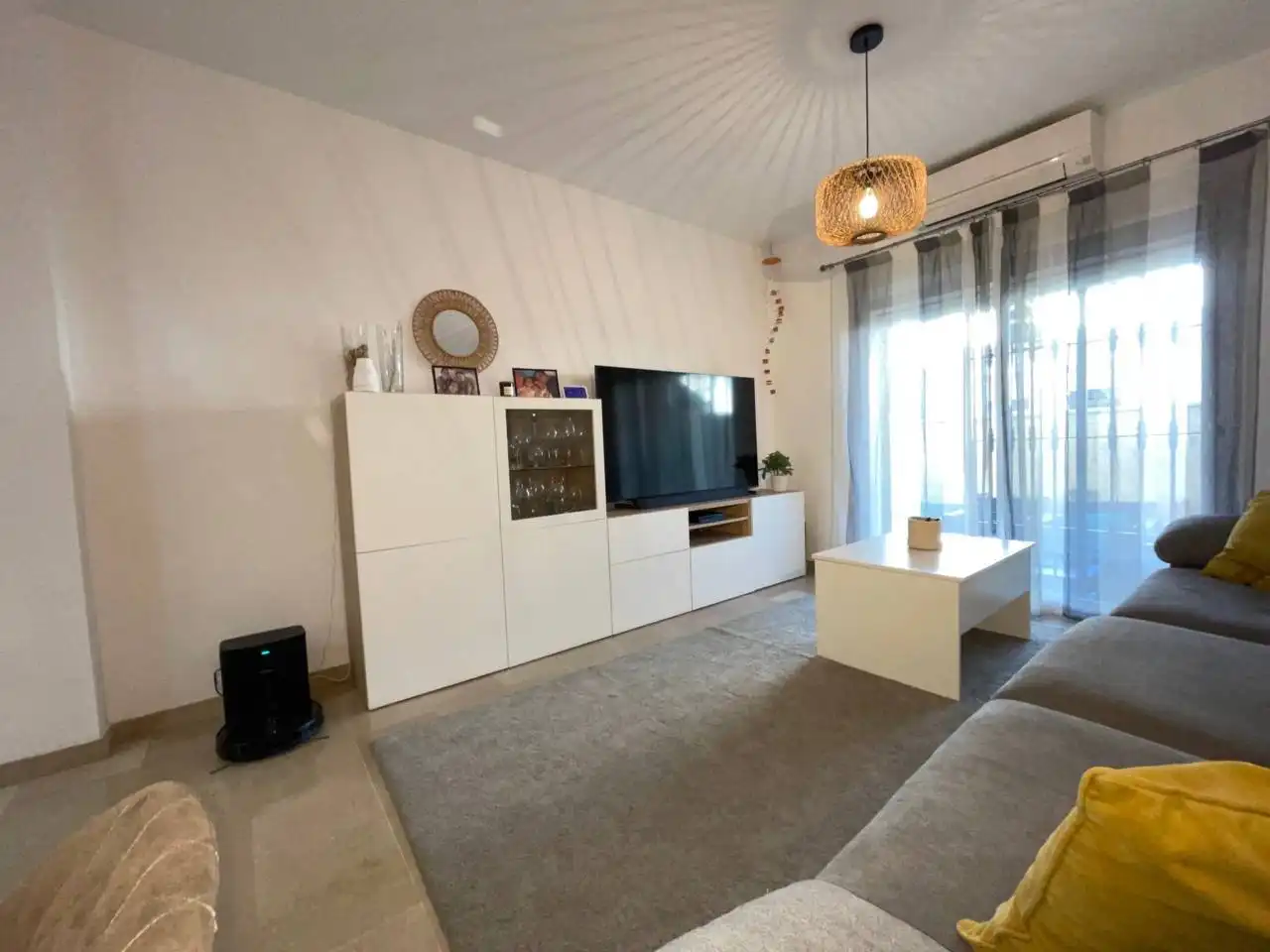 Sala de estar de Piso de alquiler en Estepona con Aire acondicionado, Calefacción y Terraza