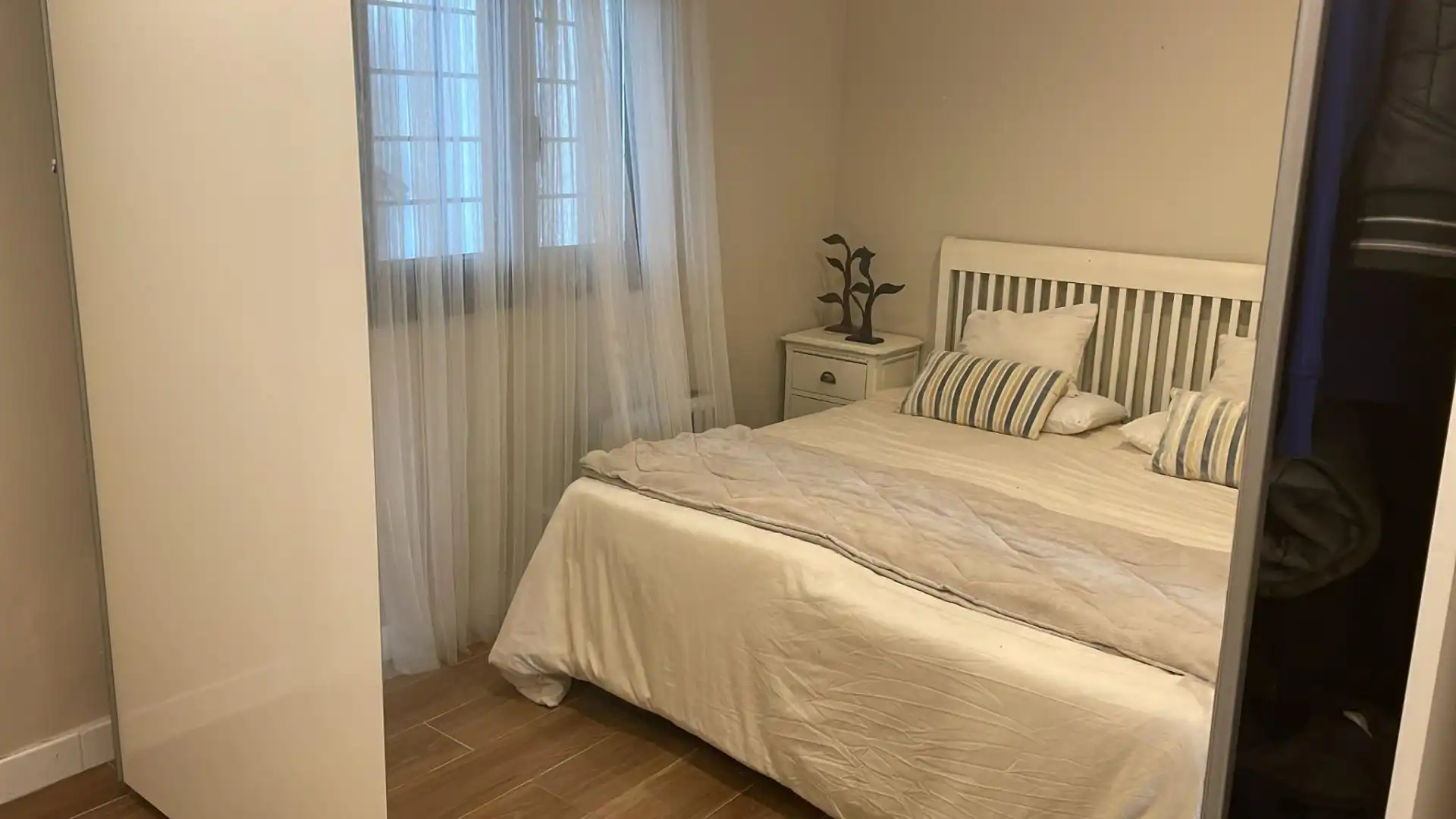 Schlafzimmer von Haus oder Chalet zum Verkauf in Algeciras mit Klimaanlage, Heizung und Privatgarten