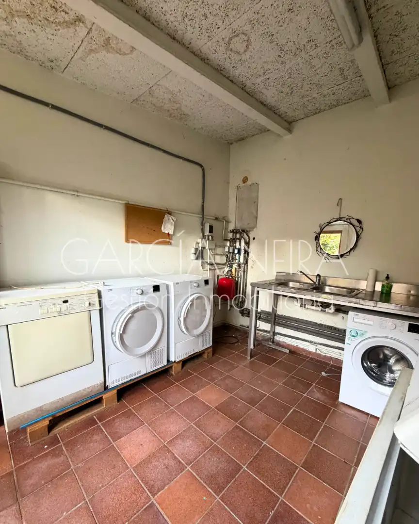 Cuina de Casa o xalet en venda en Oviedo  amb Calefacció, Jardí privat i Rentadora
