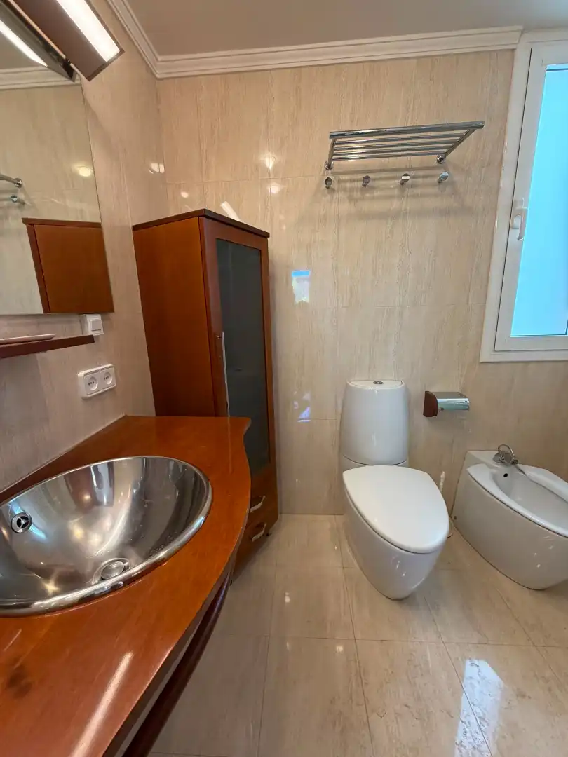 Badezimmer von Dachboden zum Verkauf in Gavà mit Klimaanlage, Heizung und Terrasse