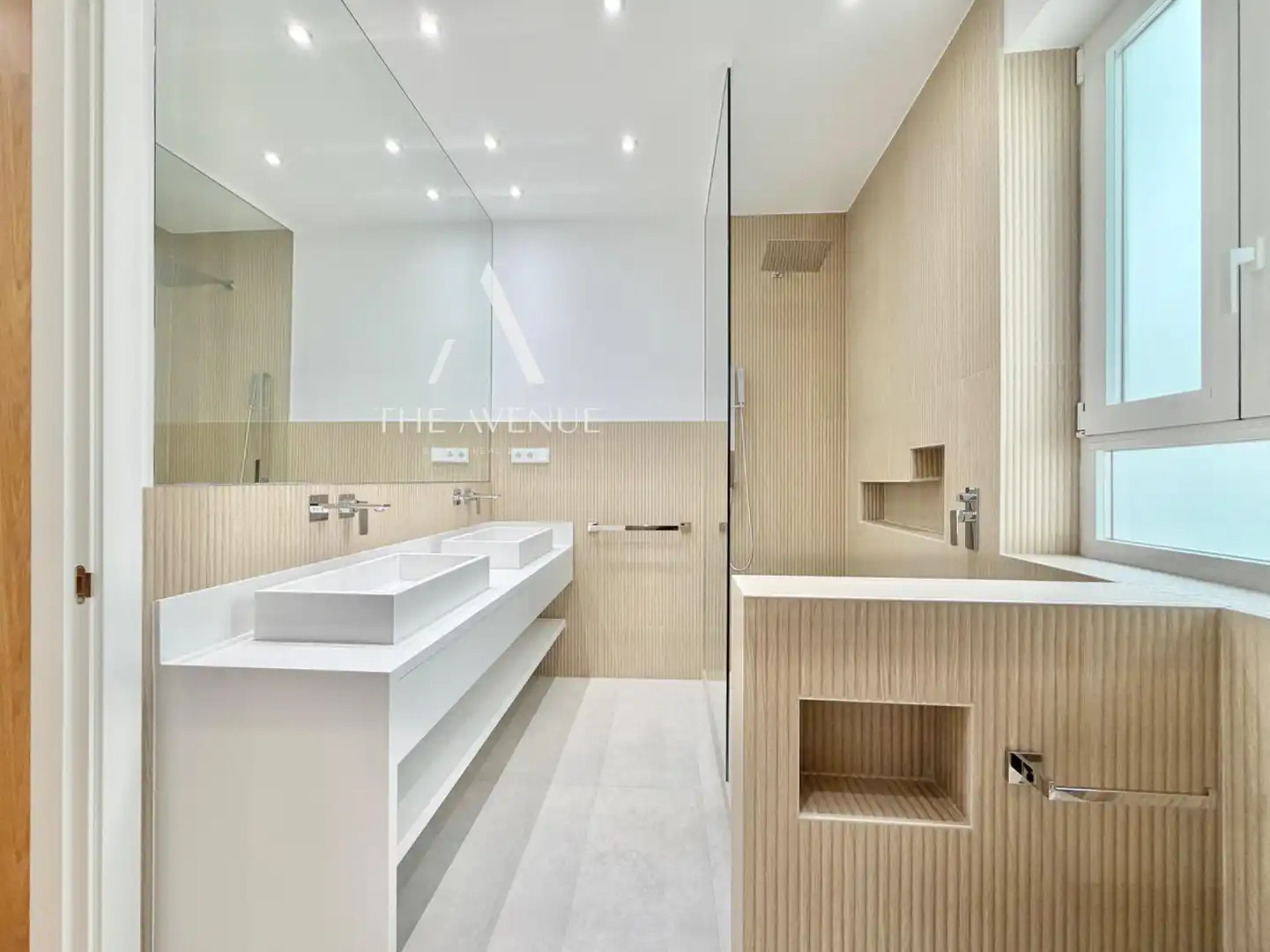 Bathroom of Apartments for sale in Madrid  with Heating