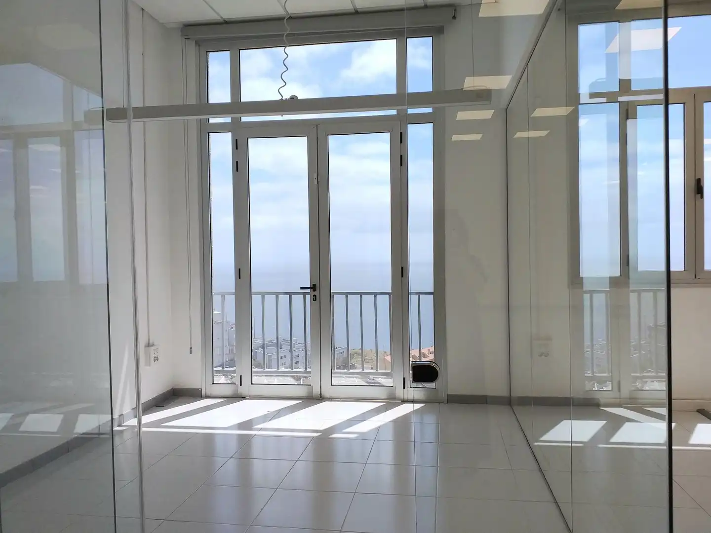 Office for rent in Acorán