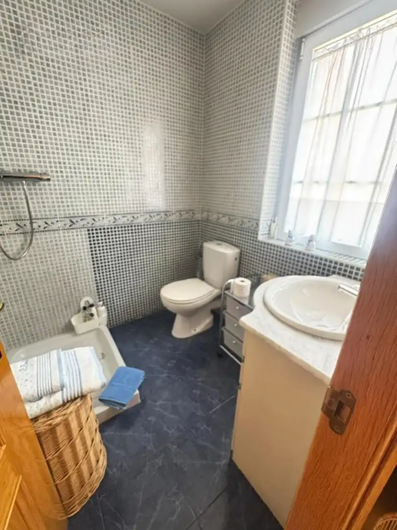 Bathroom of Flat for sale in Valladolid  with Heating, Terrace and Furnished