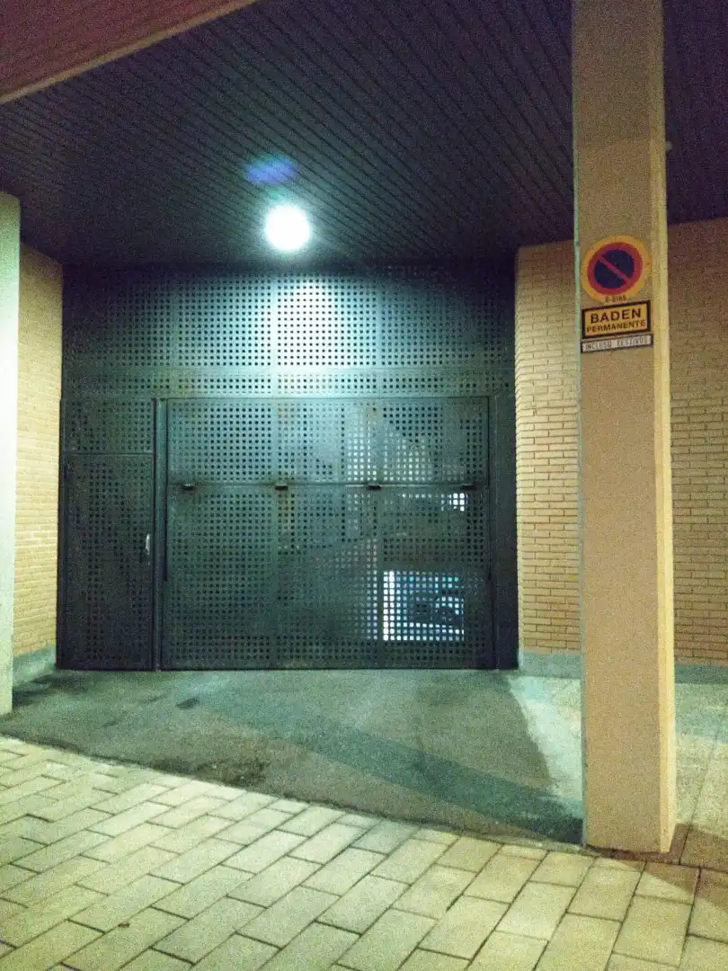 Garaje de alquiler en Calle de Calixto Ariño, 6, Barrio Jesús