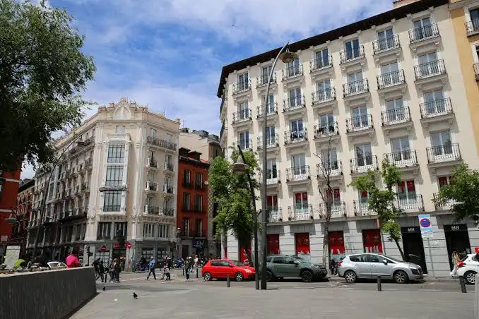 Exterior view of Commercial properties for sale in Madrid  with Air Conditioner