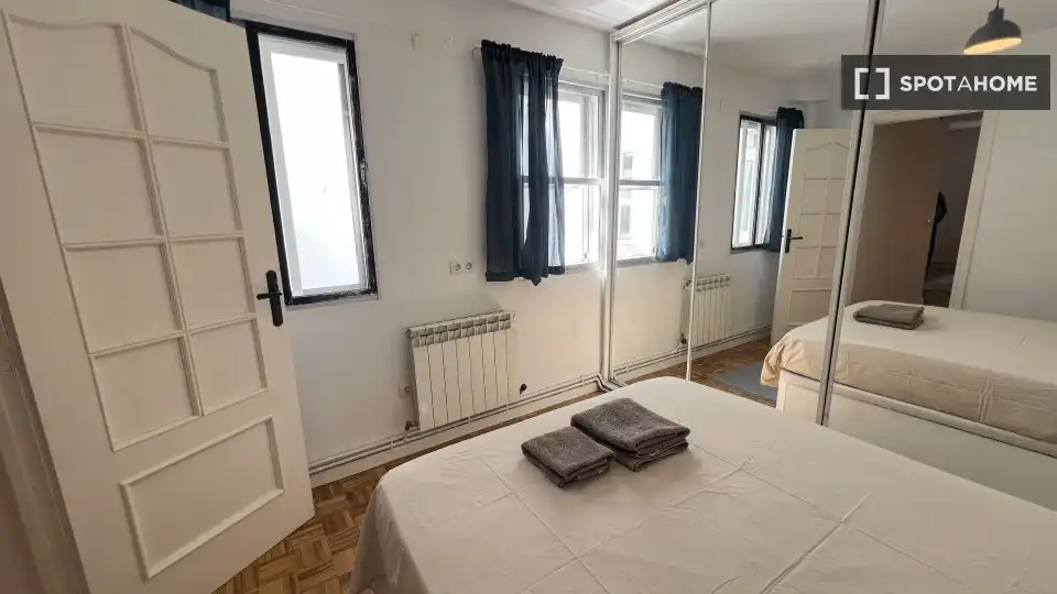 Bedroom of Flat for rent in Madrid  with Air Conditioner, Heating and Furnished