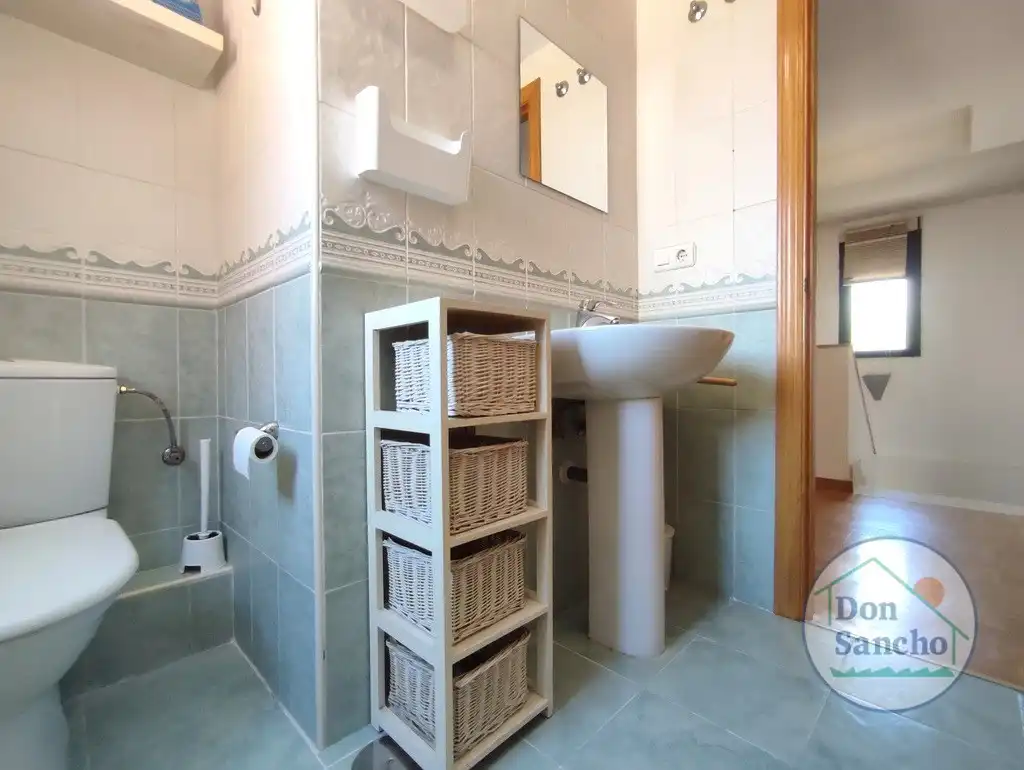 Baño de Casa adosada en venta en Viana de Cega con Calefacción, Jardín privado y Terraza