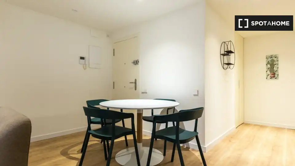 Habitació a Sant Pere, Sta. Caterina i la Ribera