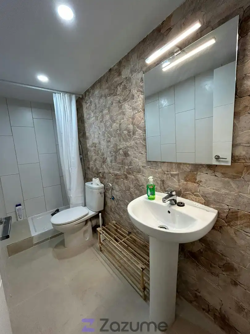 Baño de Piso de alquiler en Pineda de Mar con Parquet, Amueblado y Horno
