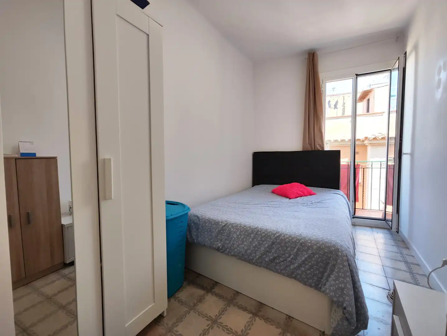 Bedroom of Buildings for sale in Barcelona