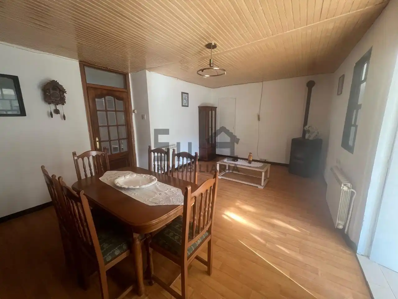 Sala d'estar de Casa o xalet en venda en Coles amb Calefacció, Traster i Moblat