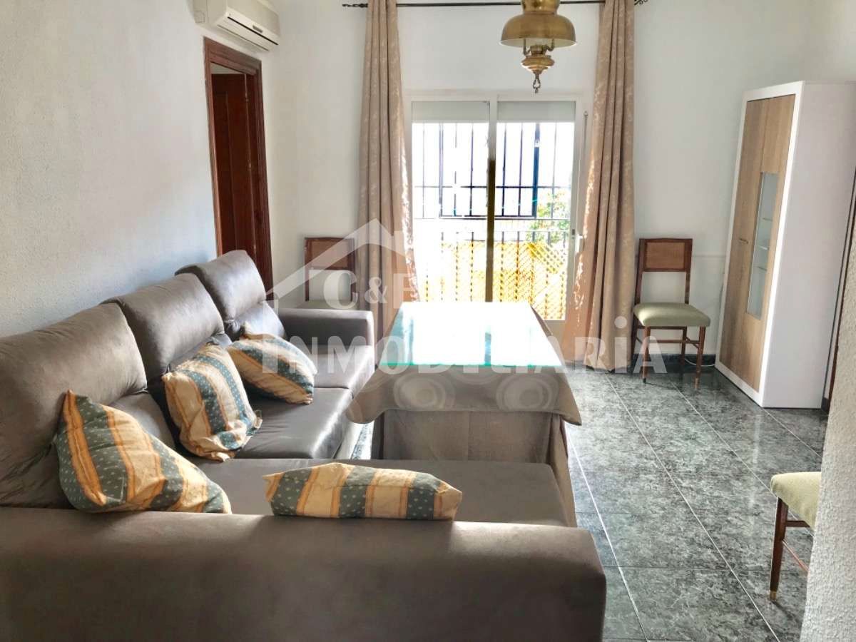 Living room of Flat to rent in  Granada Capital  with Air Conditioner, Heating and Furnished