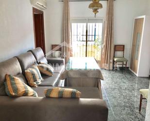 Living room of Flat to rent in  Granada Capital  with Air Conditioner, Heating and Furnished