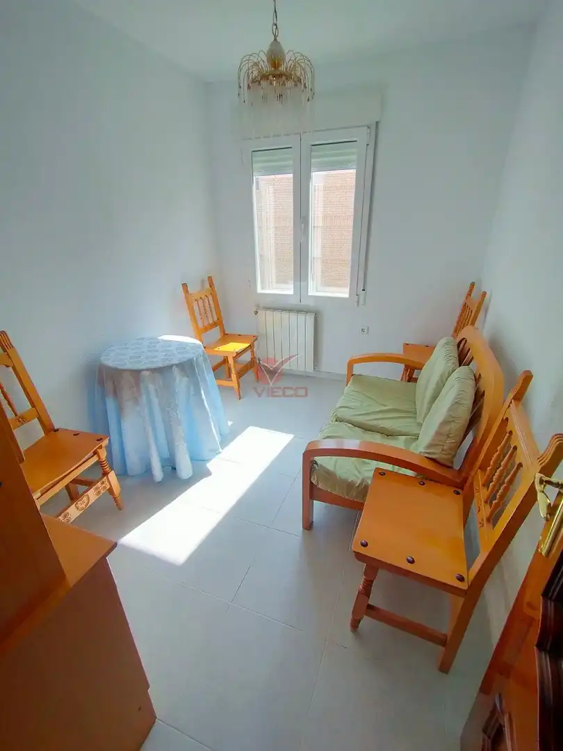Schlafzimmer von Wohnung zur Miete in Cuenca mit Heizung, Terrasse und Möbliert