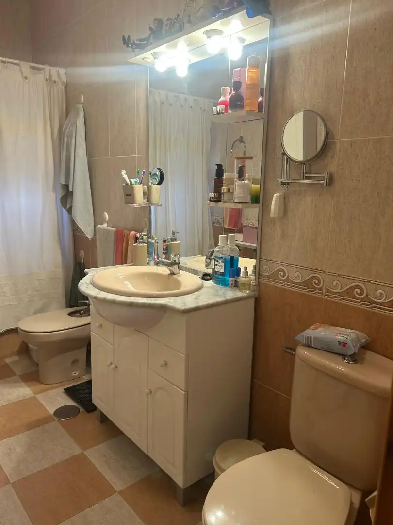 Bany de Casa o xalet en venda en Jaén amb Aire condicionat, Traster i Moblat