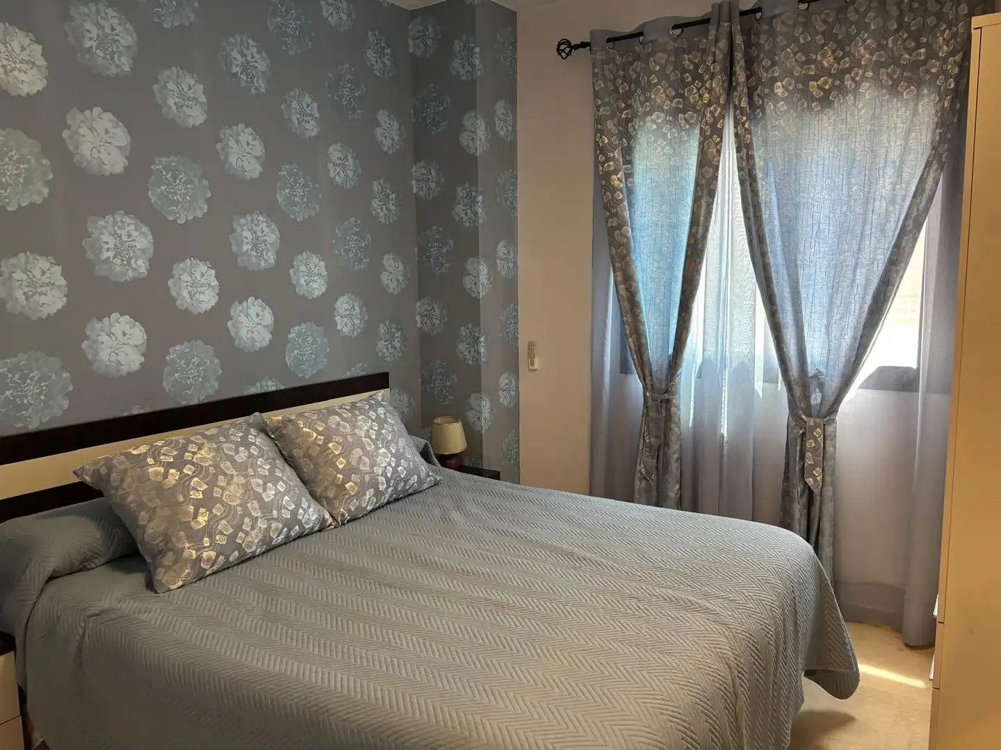Dormitori de Apartament de lloguer en Estepona amb Aire condicionat, Calefacció i Terrassa