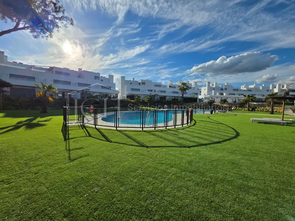 Piscina de Ático de alquiler en Estepona con Amueblado
