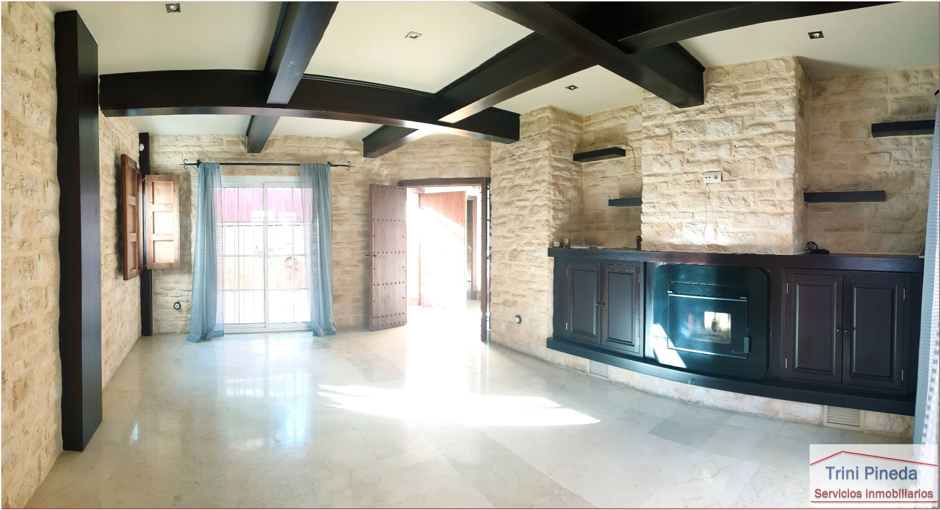 Sala d'estar de Casa adosada en venda en  Sevilla Capital amb Aire condicionat, Jardí privat i Parquet