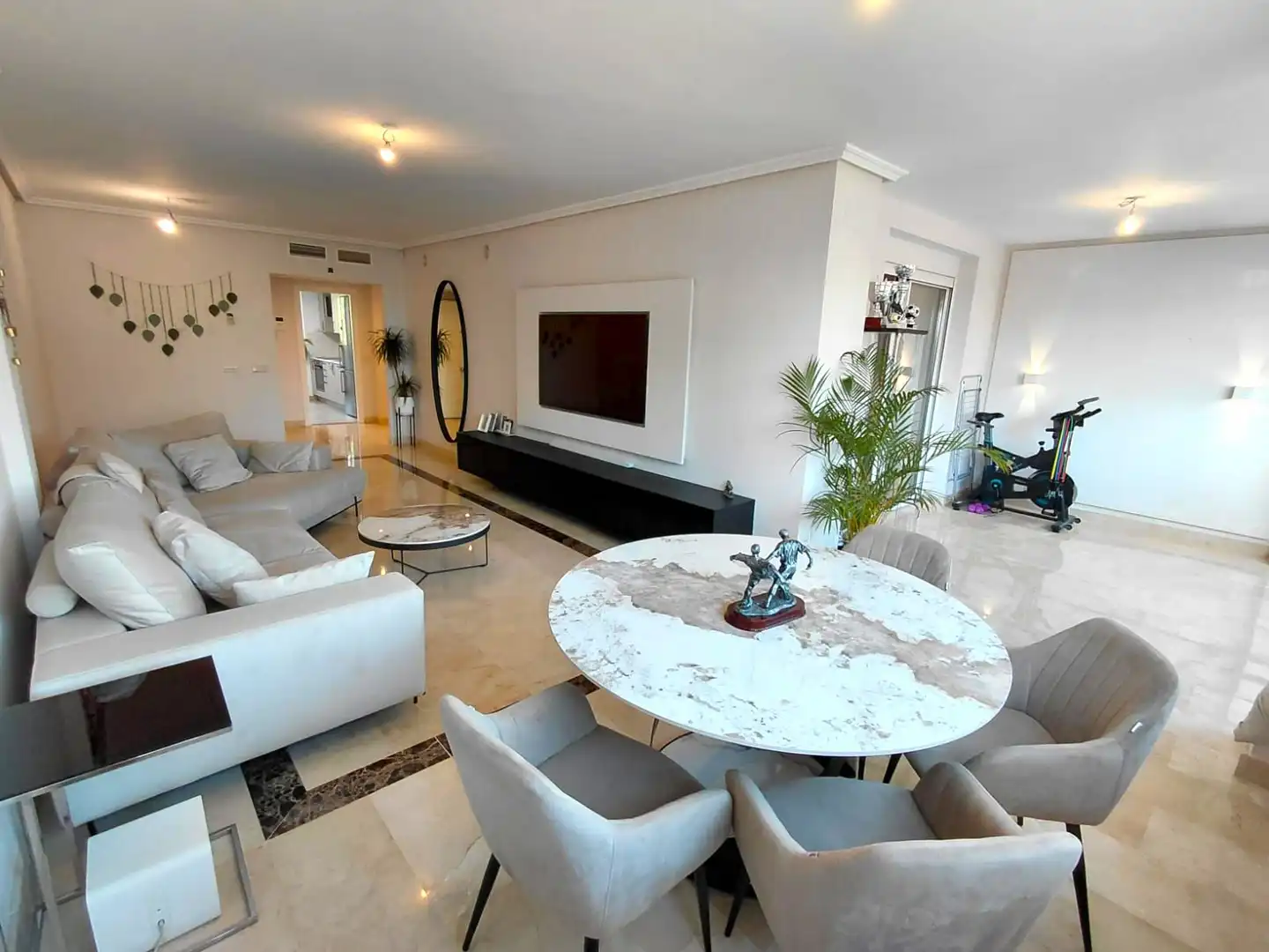 Sala de estar de Piso en venta en Marbella con Aire acondicionado, Calefacción y Terraza