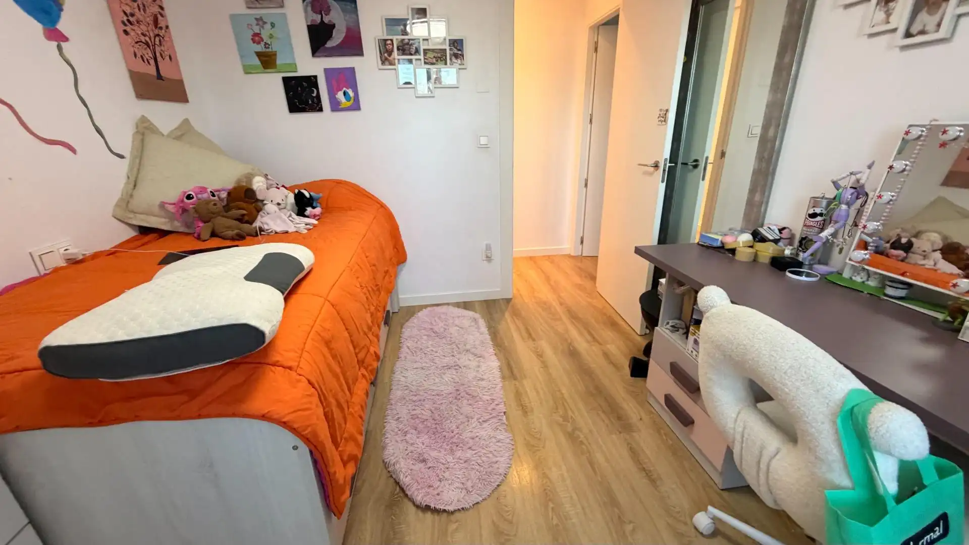 Schlafzimmer von Dachboden zum Verkauf in Elche / Elx mit Heizung, Terrasse und Abstellraum