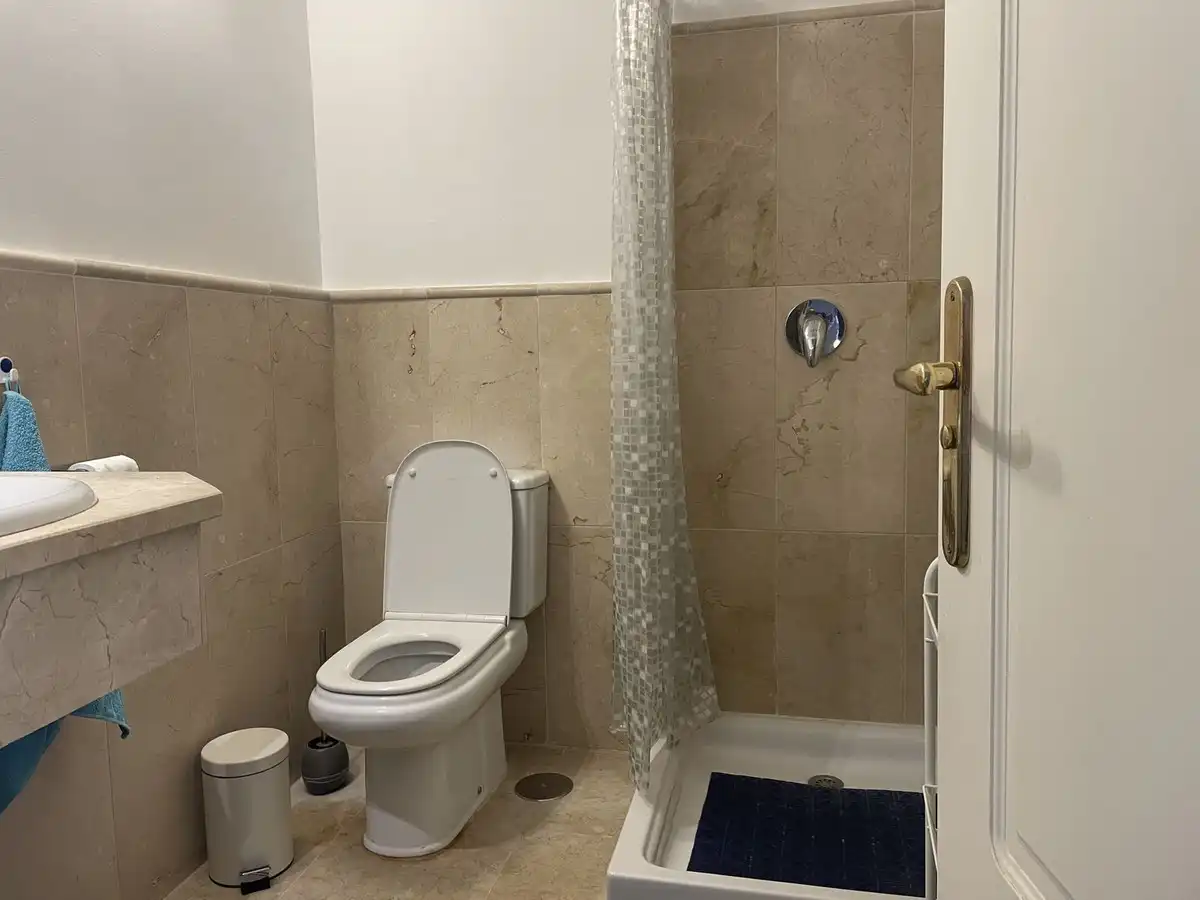Baño de Piso en venta en Estepona con Terraza y Piscina