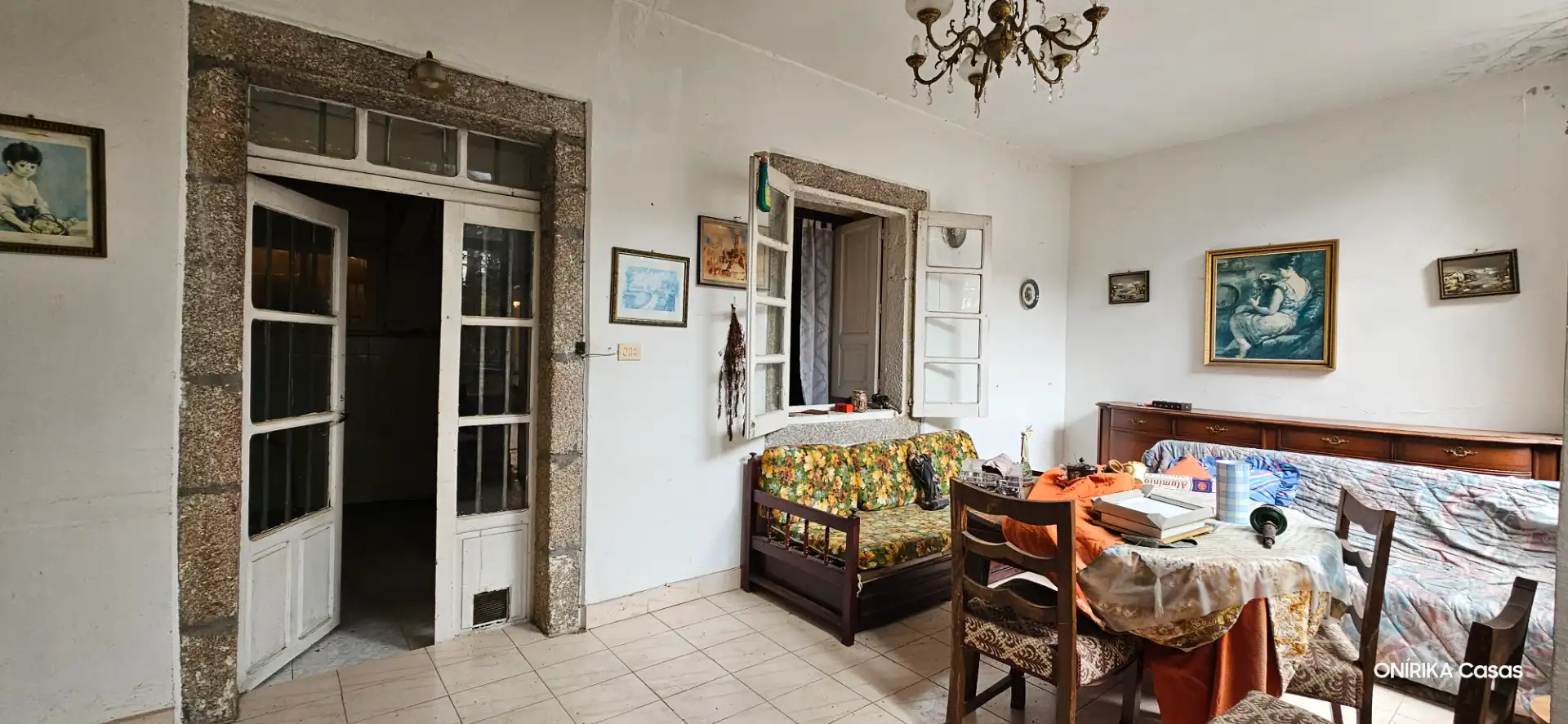 Sala de estar de Edificio en venta en Chantada